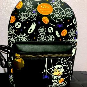 BNWT Micky mouse glow in the dark Loungefly